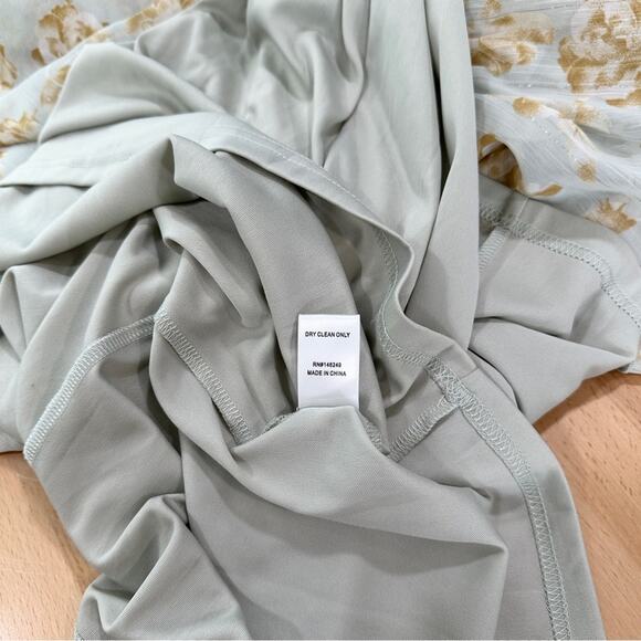 Aakaa Floral Off The Shoulder Tiered Floral Maxi Dress Bump friendly size Medium - Picture 7 of 7